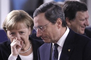 Mario Draghi propose un pacte de croissance avec le soutien d'Angela Merkel